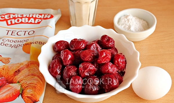 Ингредиенты для пирога с вишней из слоеного теста