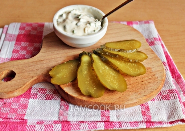 Порезать огурцы