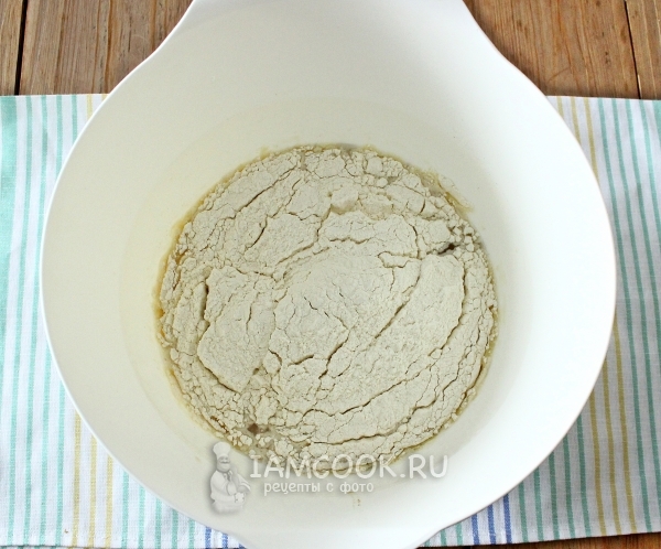 Всыпать муку