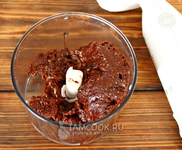 Взбить массу в блендере