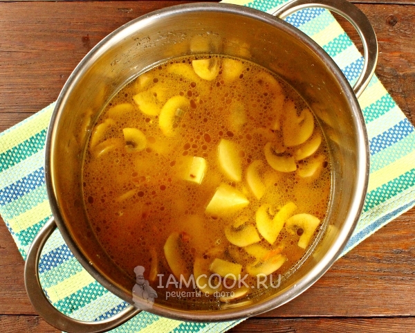 Влить бульон