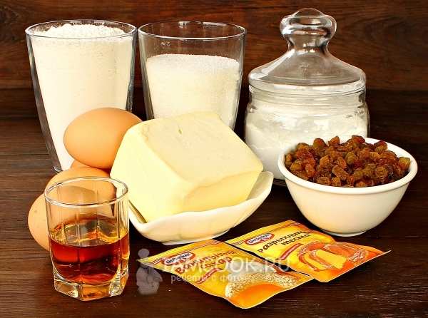 Ингредиенты для песочного кекса с изюмом