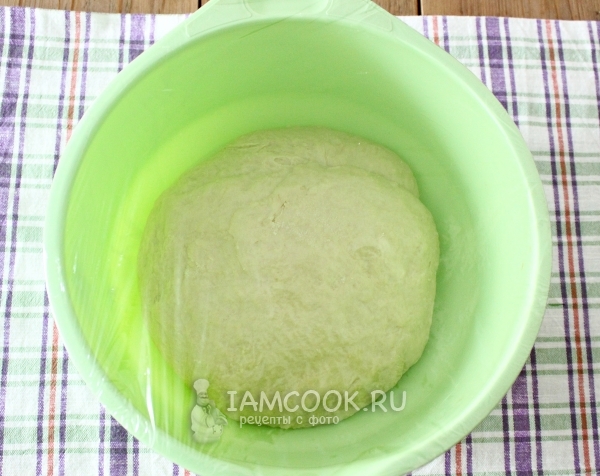 Накрыть тесто пленкой