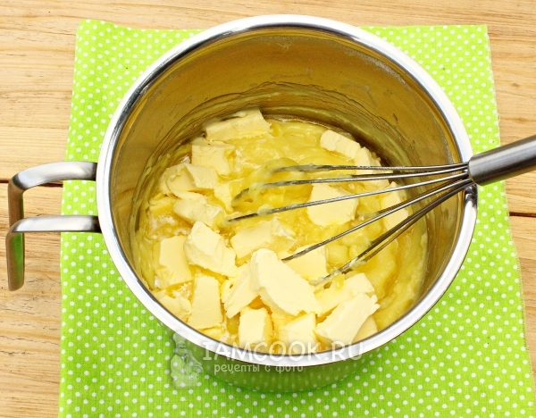 Положить масло