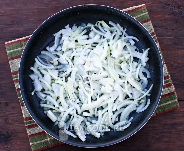 Обжарить лук