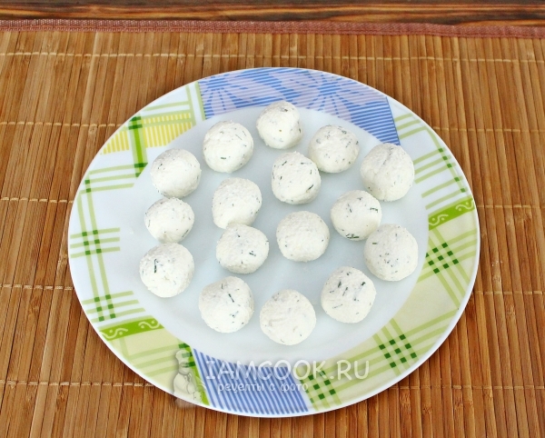 Сделать сырные шарики