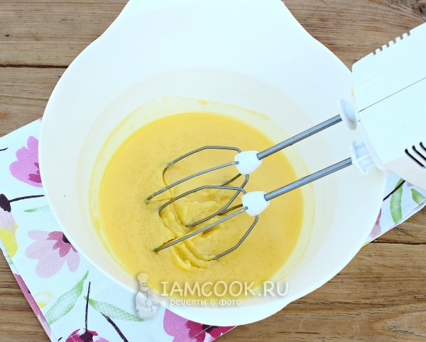 Взбить масло с сахаром