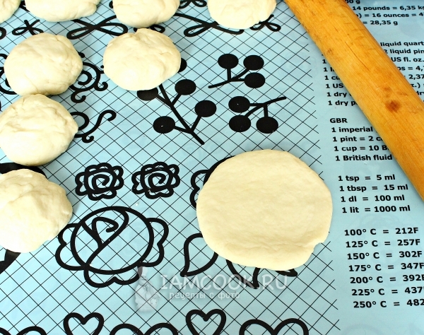 Сделать небольшую лепешку