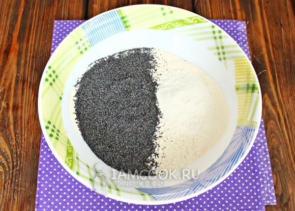 Соединить мак и муку