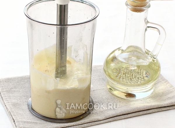 Влить масло и взбить