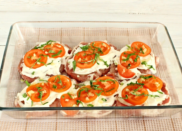 Положить помидоры