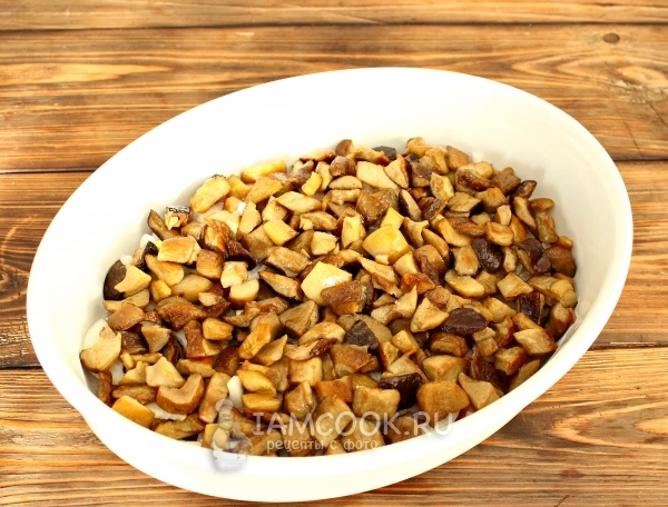 Выложить грибы