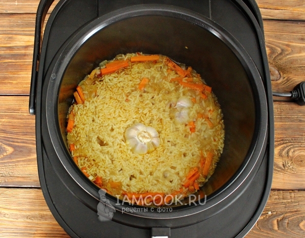 Положить чеснок