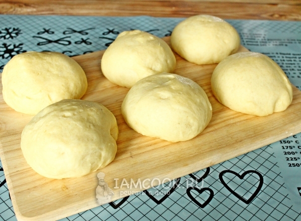 Подошедшие кусочки теста