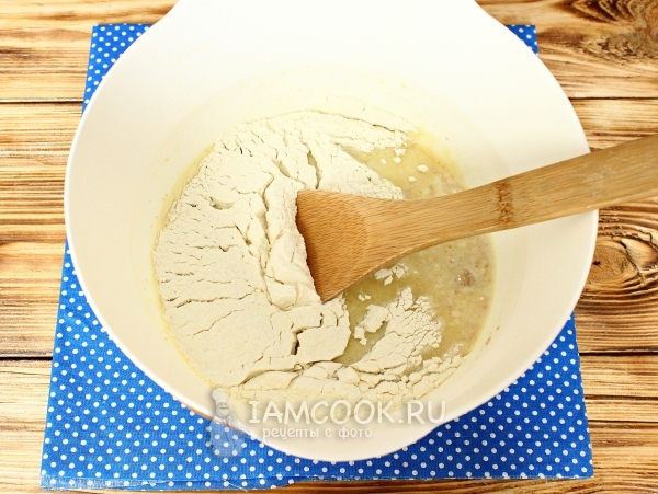 Всыпать муку