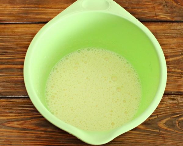 Взбить яйца с сахаром