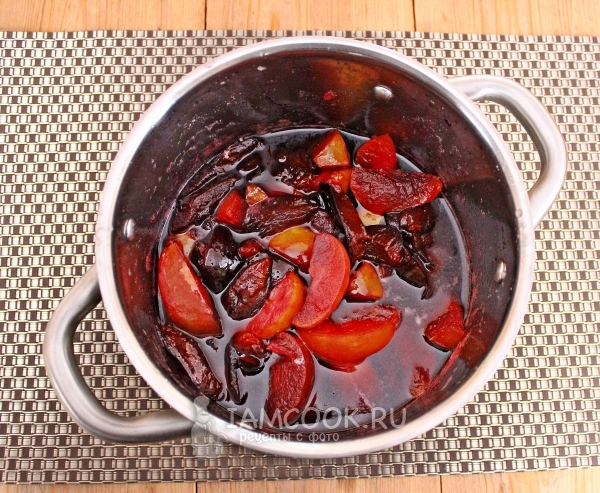 Варим варенье в кастрюле