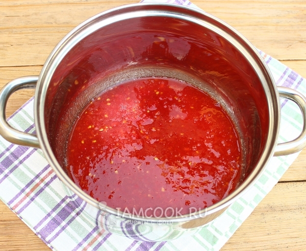 Измельчить помидоры в мясорубке