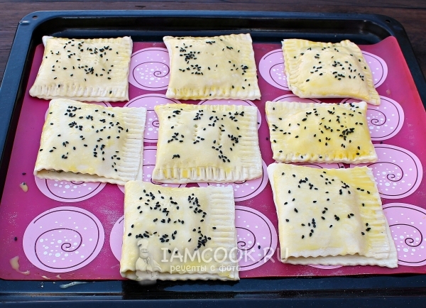 Посыпать кунжутом