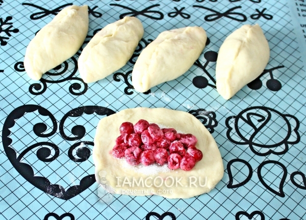 Слепить пирожки