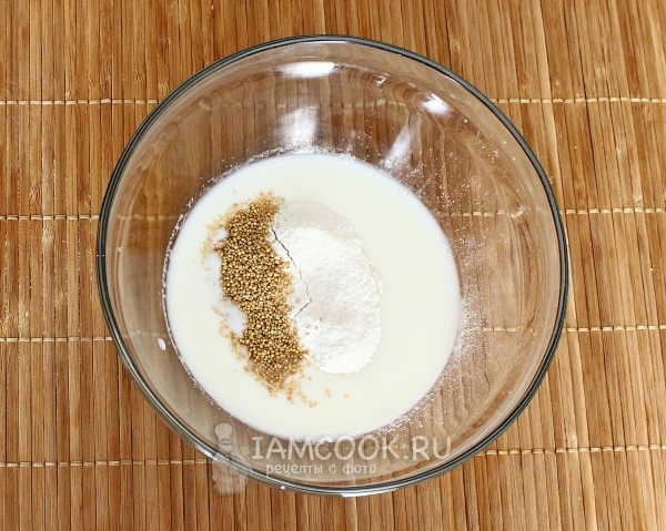 Соединить сахар, дрожжи и муку