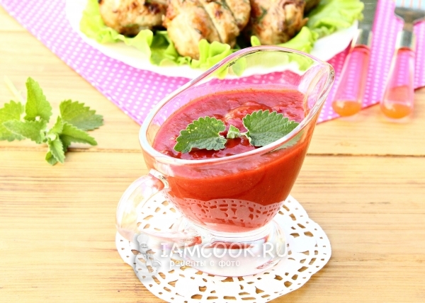 Фото остро-пряного клубничного соуса к мясу