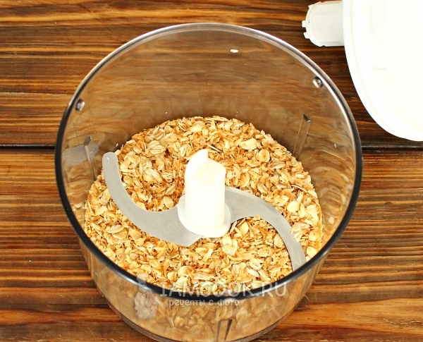 Всыпать сухую смесь в блендер