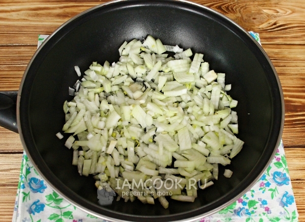 Обжарить лук