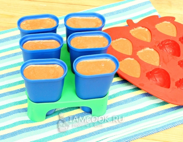 Разлить массу в формочки