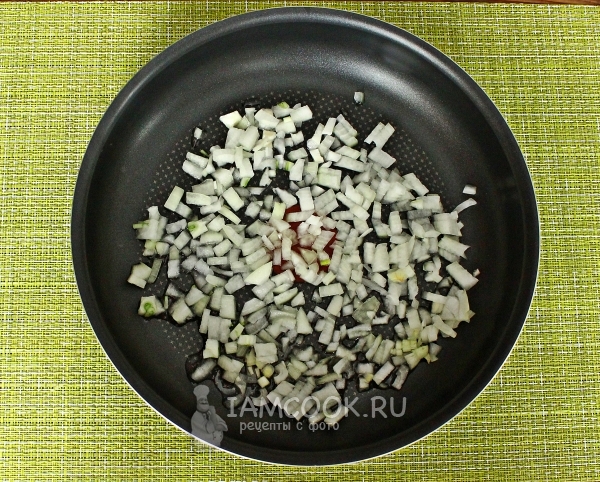 Обжарить лук