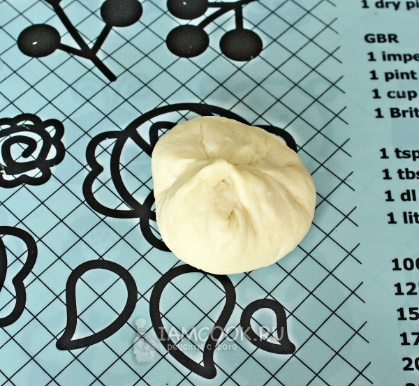 Защипнуть края лепешки в центре