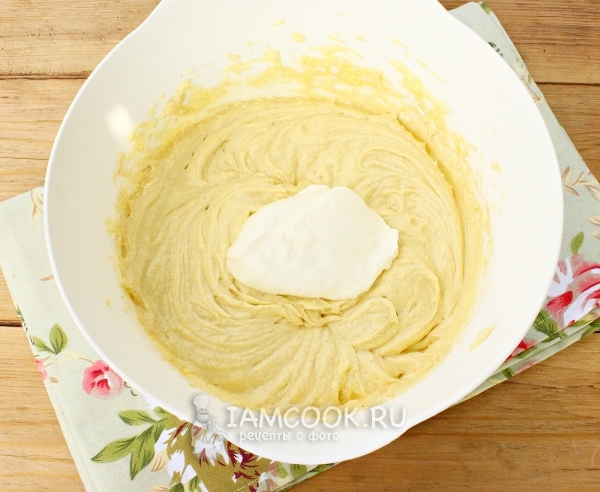 Положить сметану