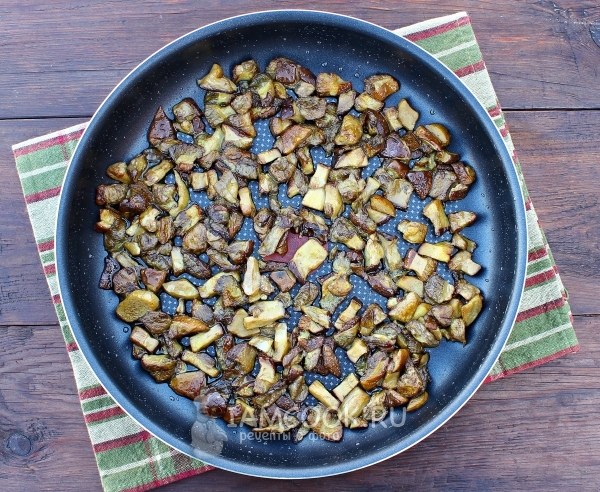 Обжарить грибы
