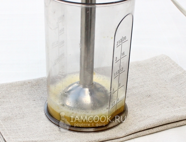 Взбить горчицу с яйцом