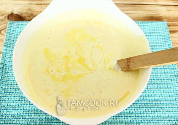 Влить масло