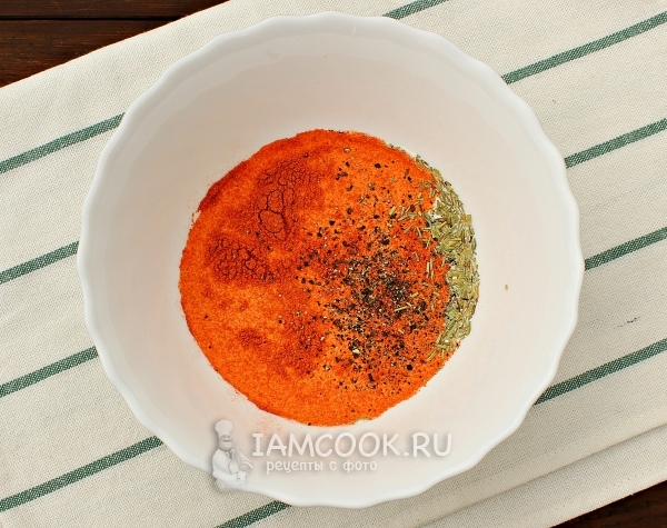 Всыпать в сливки специи