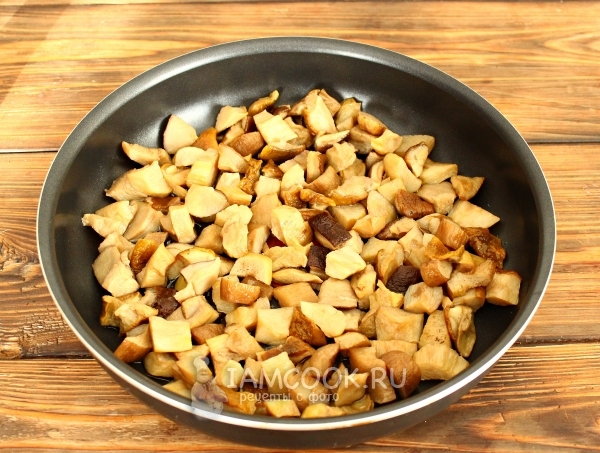 Обжарить грибы