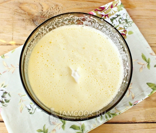 Добавить сметану и масло