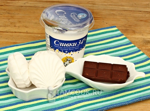 Ингредиенты для мороженого из шоколада и зефира