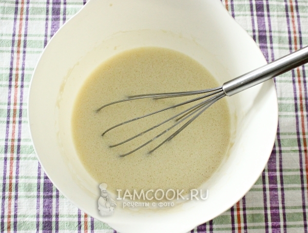 Добавить масло и яйца