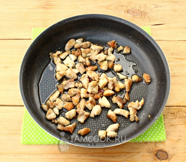 Обжарить куриное филе