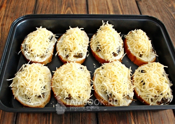 Посыпать сыром