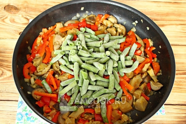 Положить стручковую фасоль