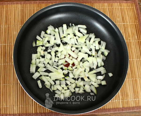 Обжарить лук