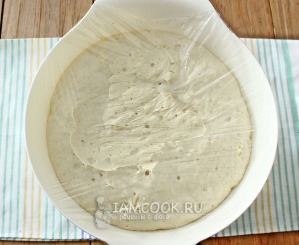Накрыть тесто пленкой