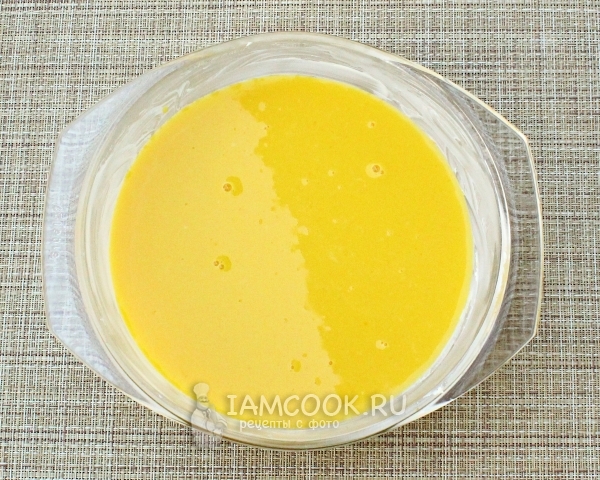 Влить молочно-яичную смесь