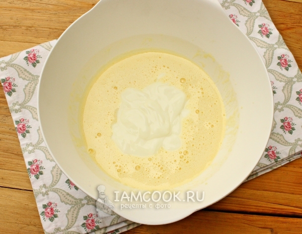 Влить кислое молоко