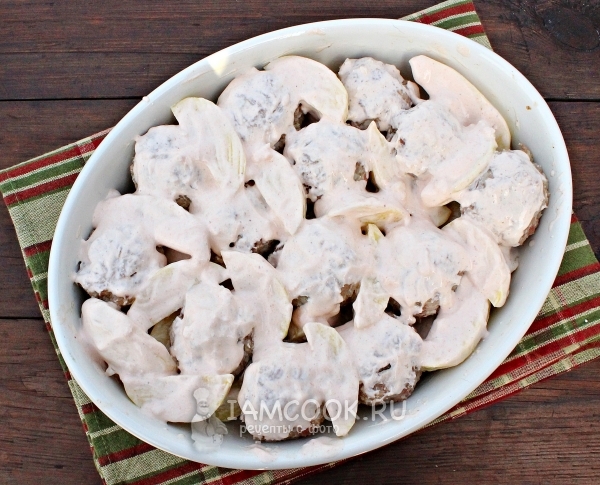 Смазать сметанной смесью