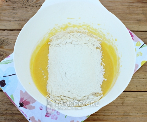 Всыпать муку