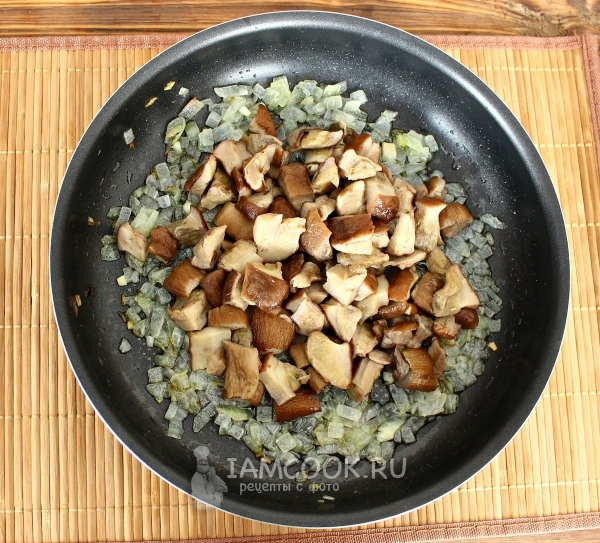 Положить грибы